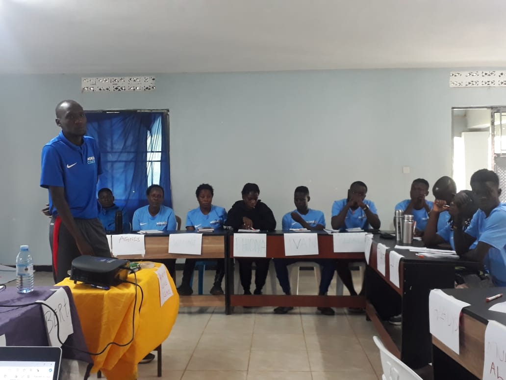 Coach Raymond instructing in one intro part 1 KNVB world coaches course.